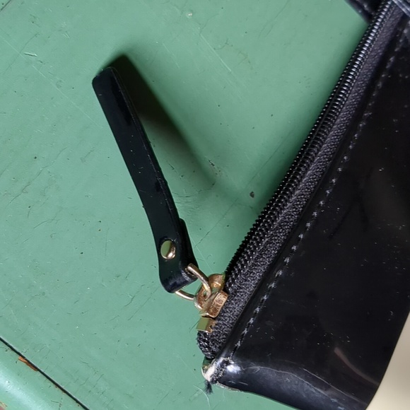 KATE SPADE BLACK & BEIGE PATENT LEATHER BAG - Picture 10 of 16